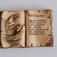 SP 037 cm 8x12 -Libro Battesimo  in marmorina decorata a mano